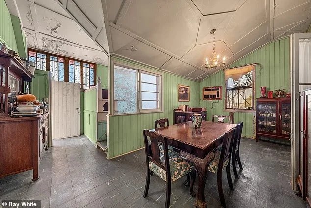 The previous owners of this mysterious Aussie house abruptly left and never returned Locals said it was haunted heres what happened next The previous owners of this mysterious Aussie house abruptly left and never returned Locals said it was haunted heres what happened next