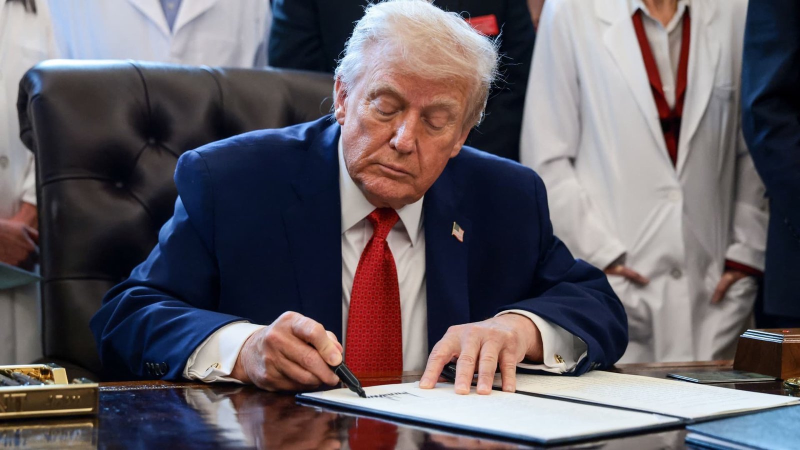 How Donors, Access And Polls Led Trump To Reclassify Marijuana - صورة مميزة صورة مميزة: How Donors, Access And Polls Led Trump To Reclassify Marijuana
