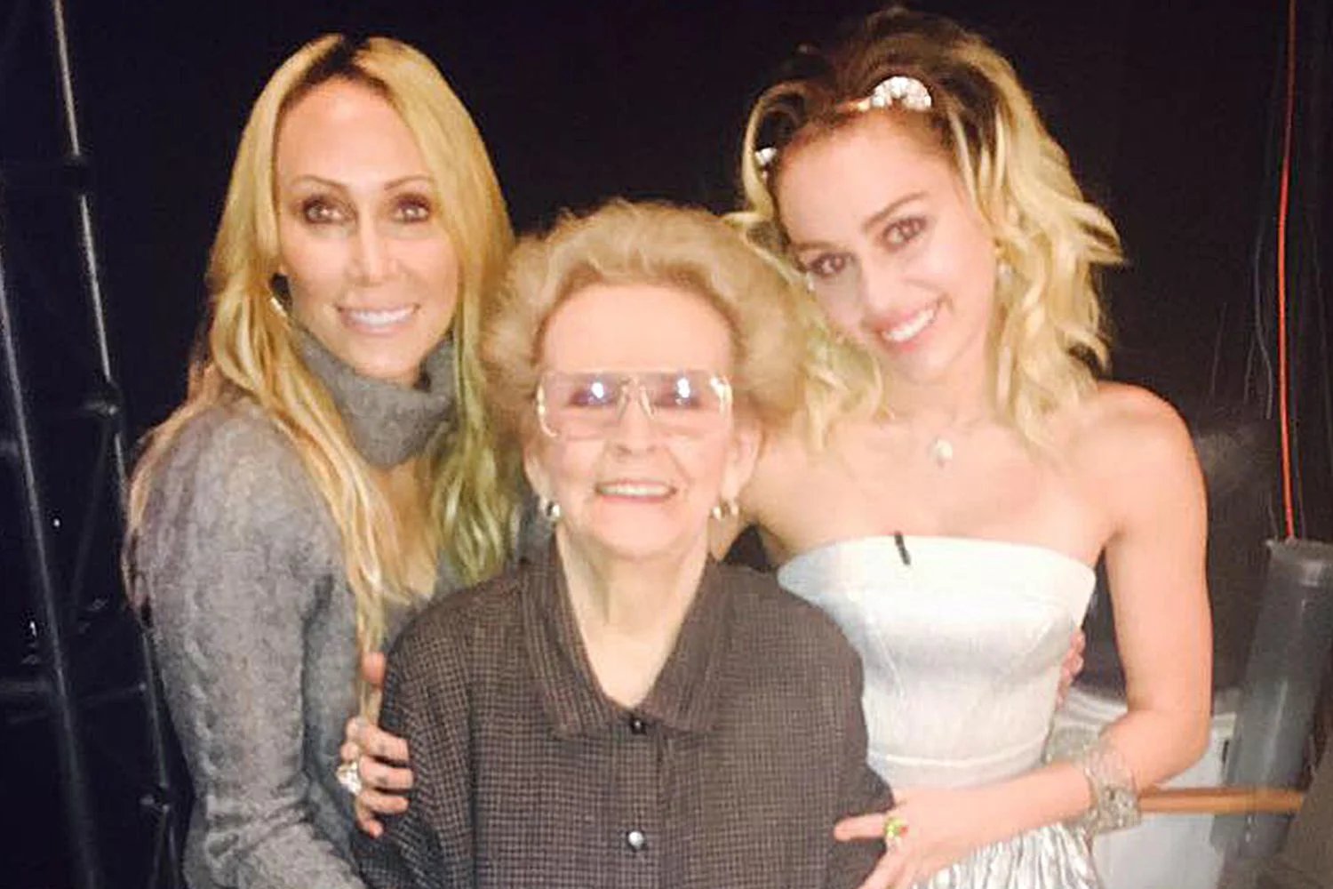 Tish Cyrus Divorce Moms Death Led to a Mental Health Crisis